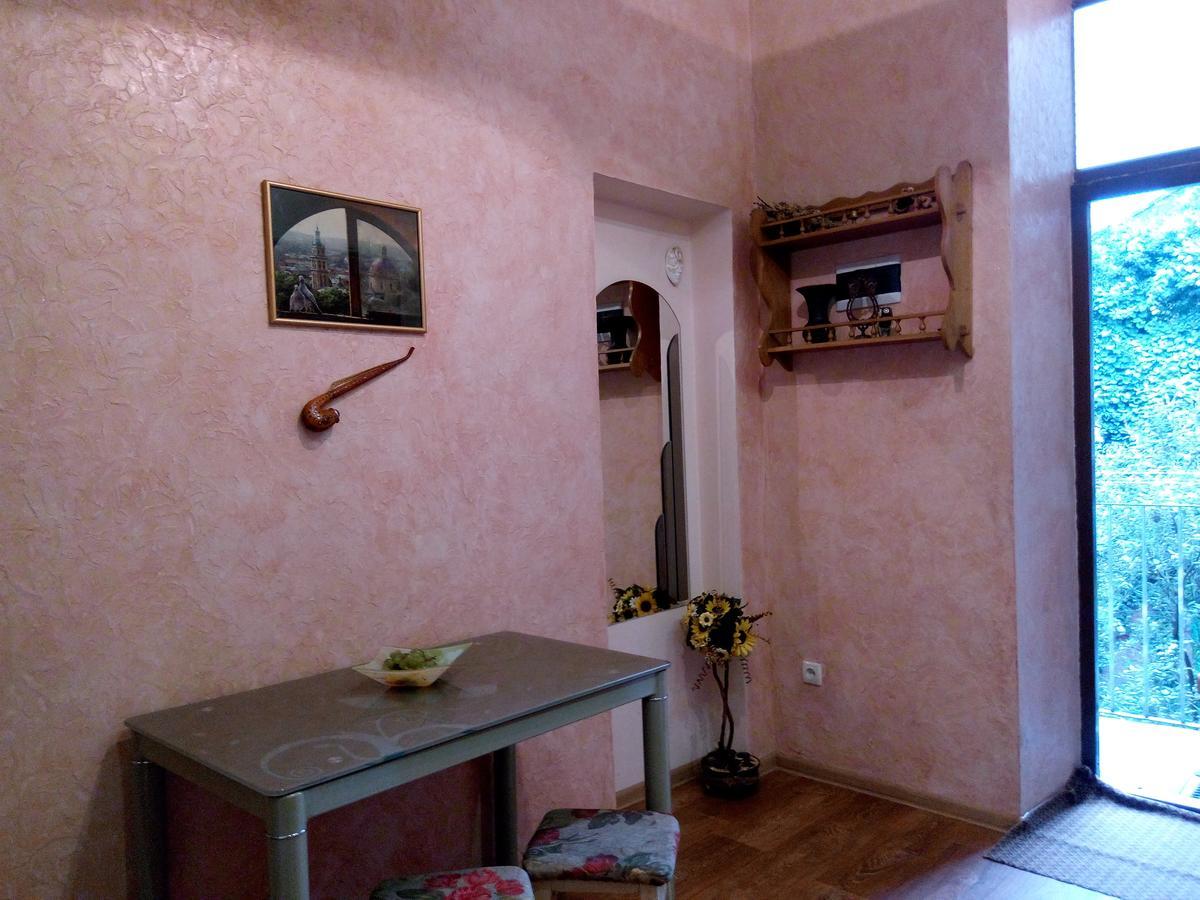 דירות לבוב Flat On Sheptytskykh מראה חיצוני תמונה