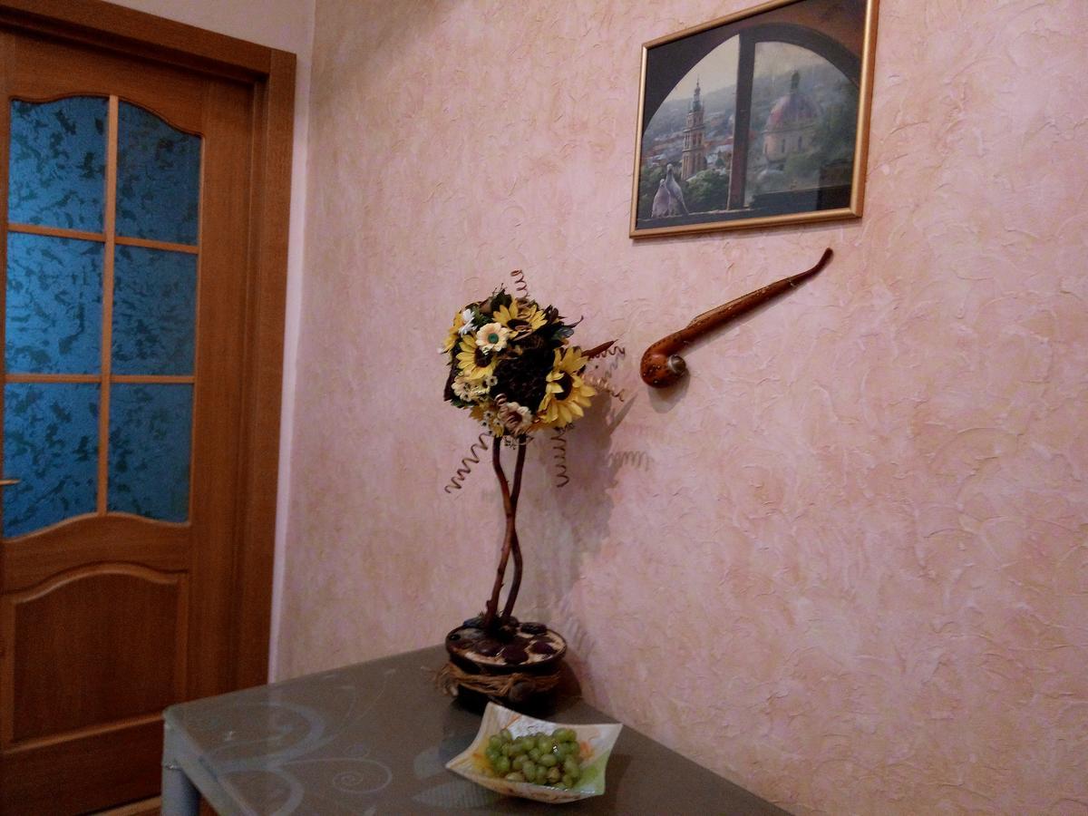 דירות לבוב Flat On Sheptytskykh מראה חיצוני תמונה